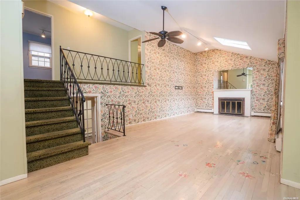 29 Harriet Lane Huntington NY 11743