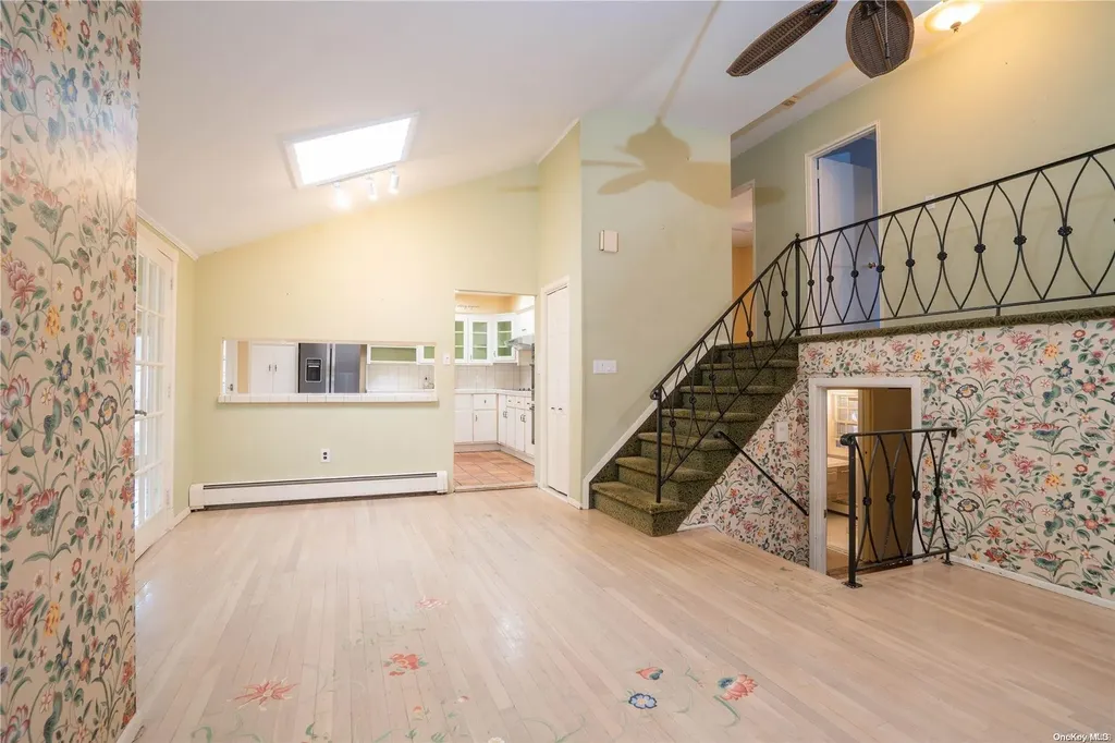 29 Harriet Lane Huntington NY 11743