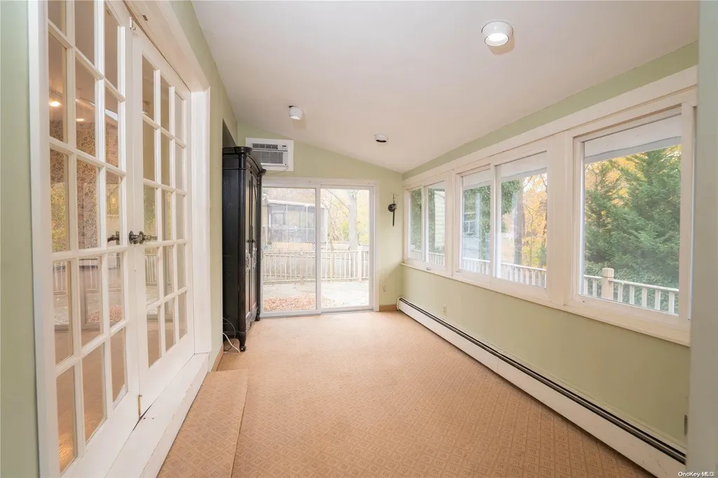 29 Harriet Lane Huntington NY 11743