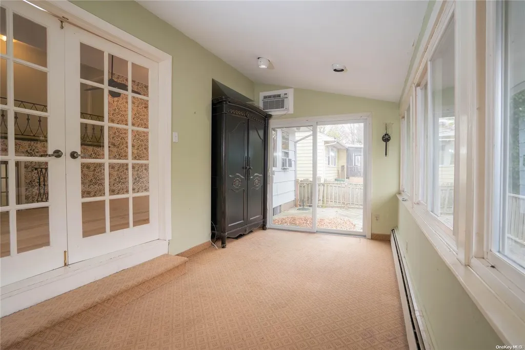 29 Harriet Lane Huntington NY 11743