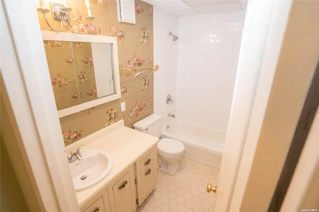 29 Harriet Lane Huntington NY 11743