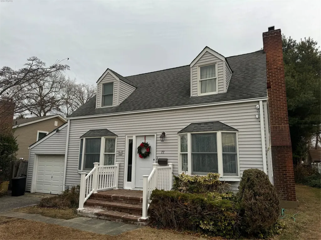 77 Floyd Place East Norwich NY 11732