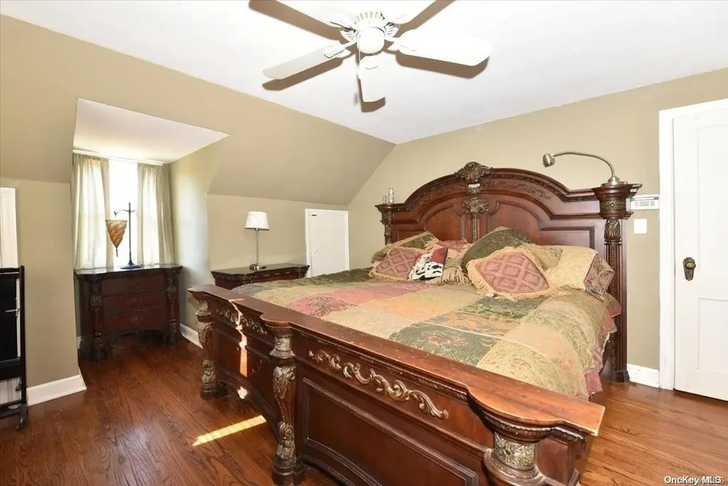 77 Floyd Place East Norwich NY 11732