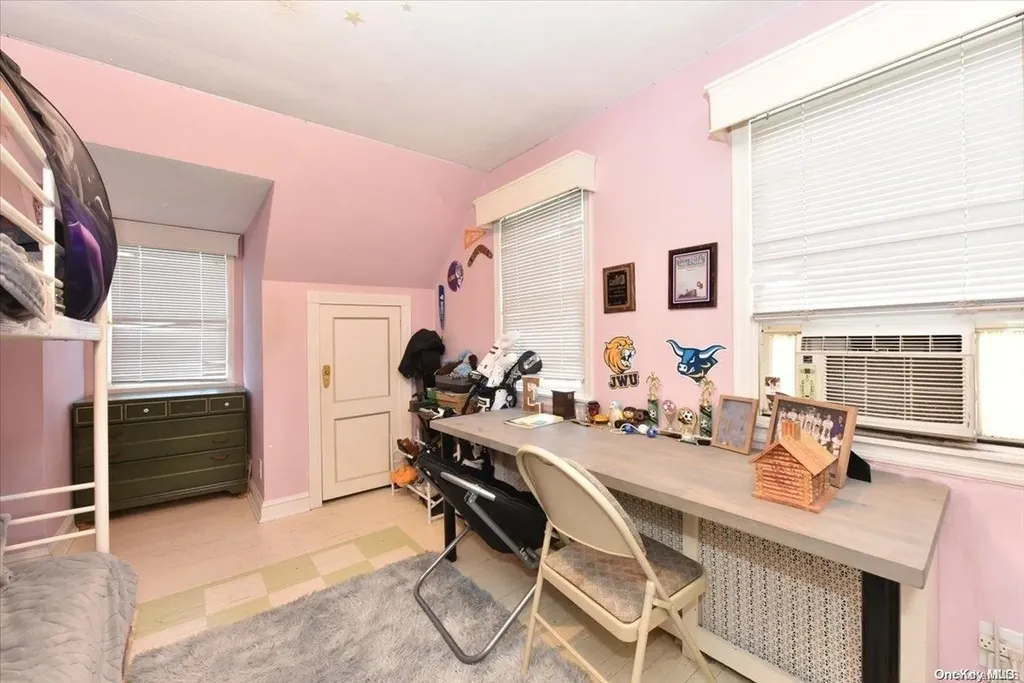 77 Floyd Place East Norwich NY 11732