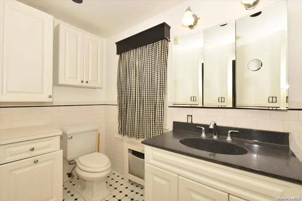 77 Floyd Place East Norwich NY 11732