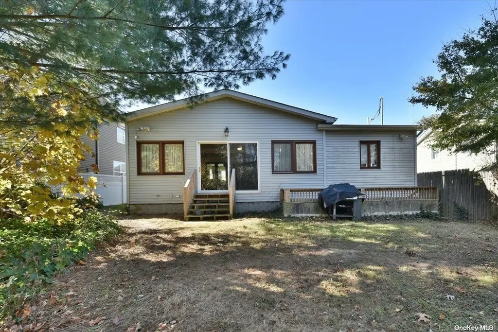 77 Floyd Place East Norwich NY 11732
