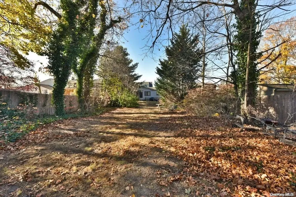 77 Floyd Place East Norwich NY 11732