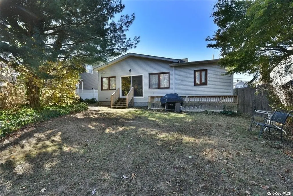 77 Floyd Place East Norwich NY 11732