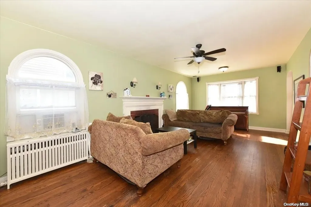 77 Floyd Place East Norwich NY 11732