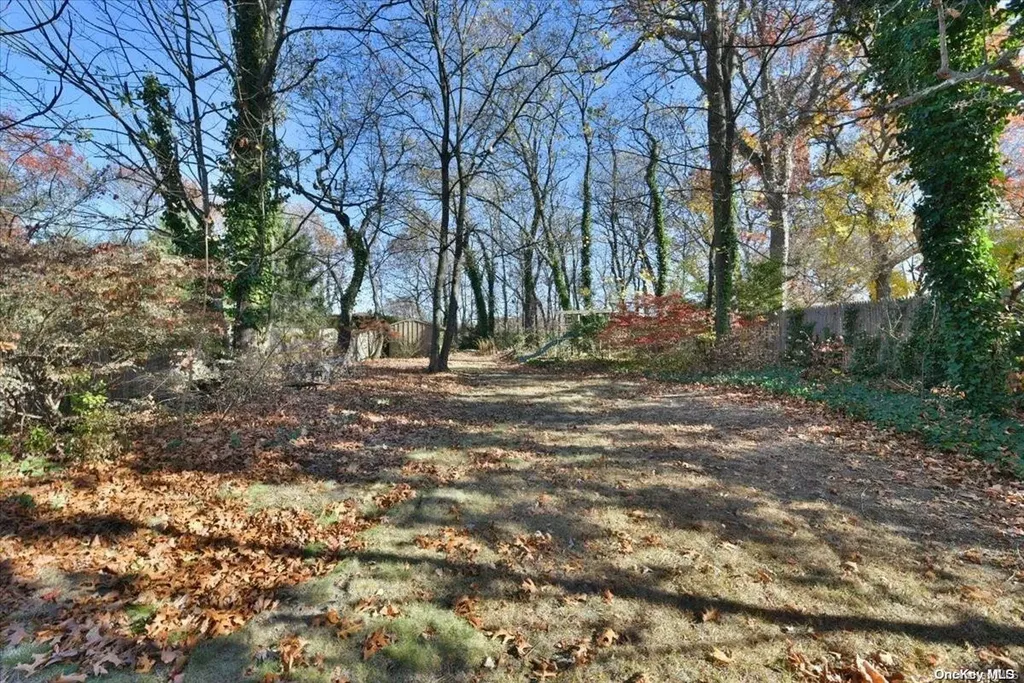 77 Floyd Place East Norwich NY 11732