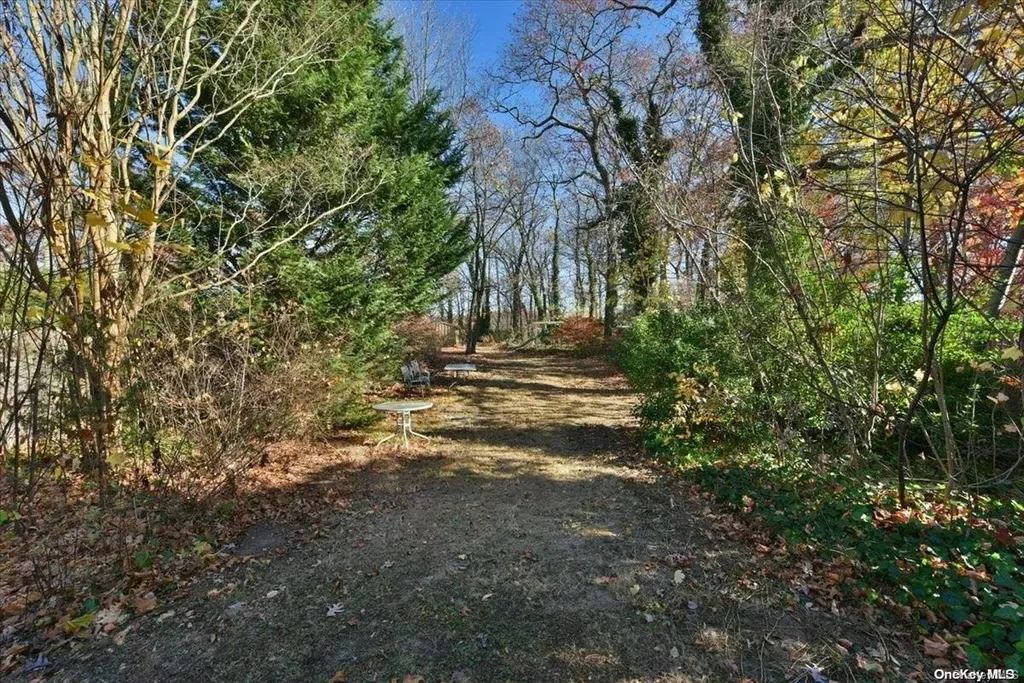 77 Floyd Place East Norwich NY 11732