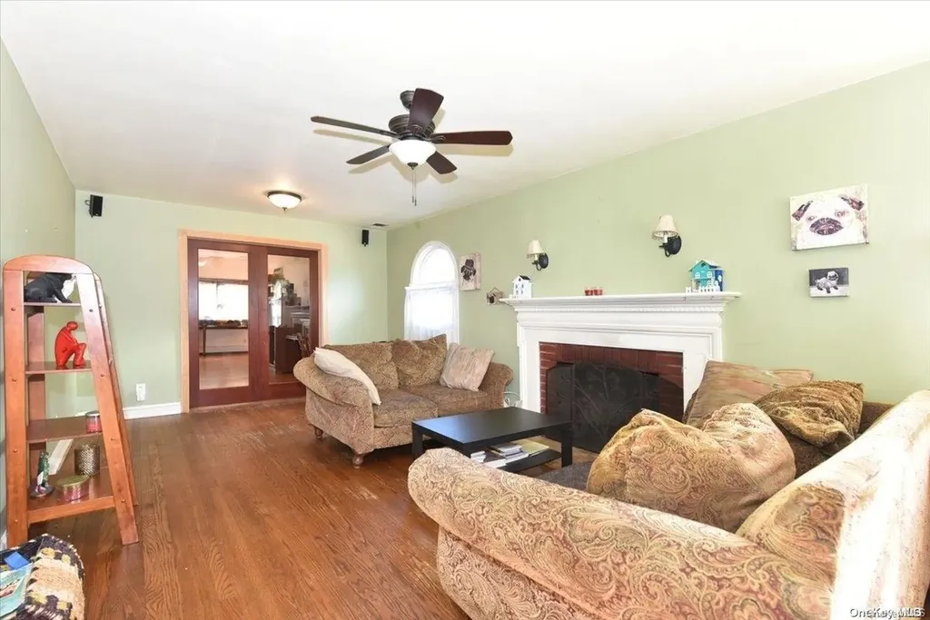 77 Floyd Place East Norwich NY 11732
