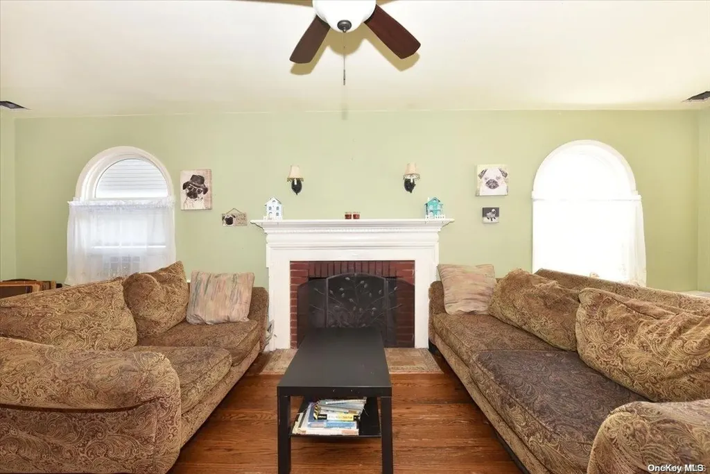 77 Floyd Place East Norwich NY 11732