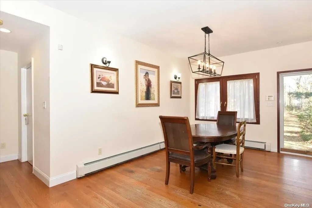 77 Floyd Place East Norwich NY 11732