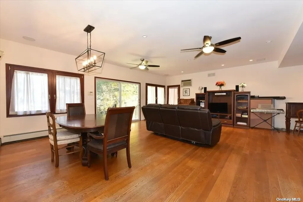 77 Floyd Place East Norwich NY 11732