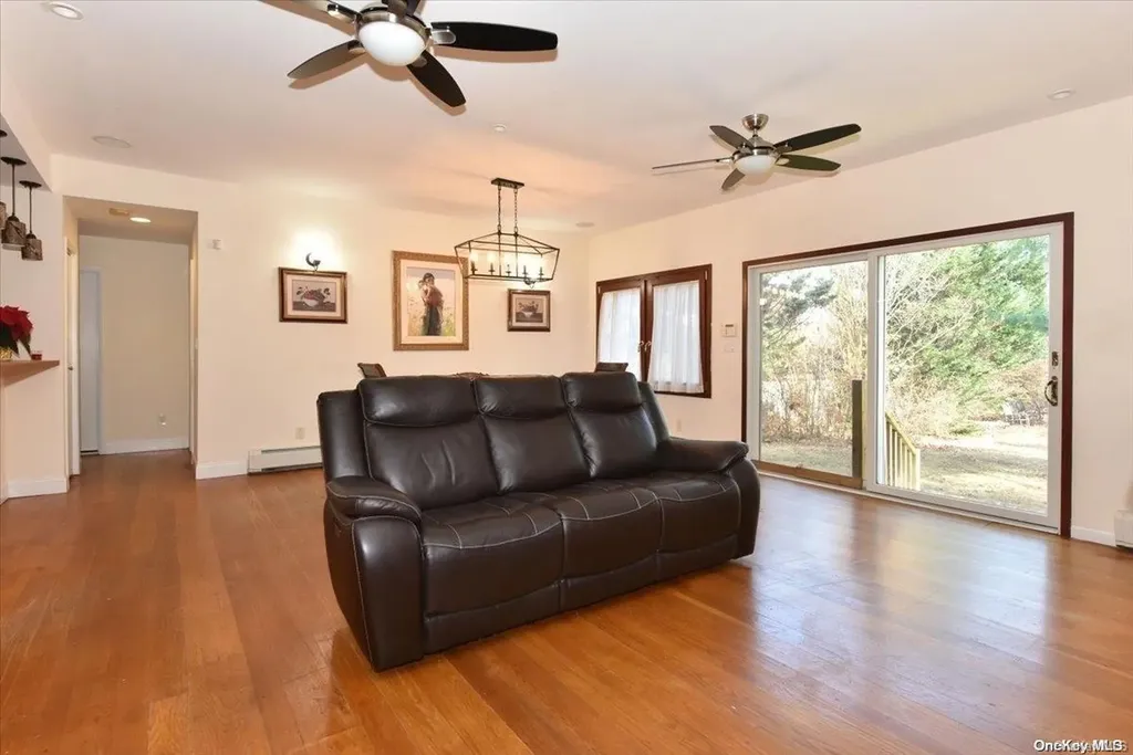 77 Floyd Place East Norwich NY 11732