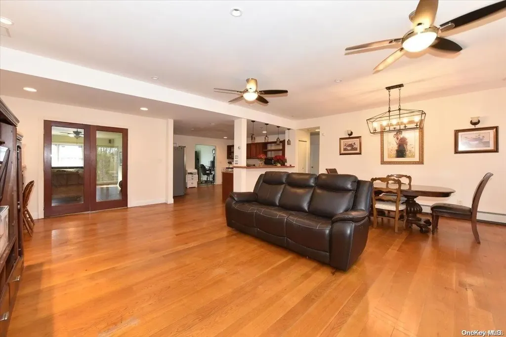 77 Floyd Place East Norwich NY 11732