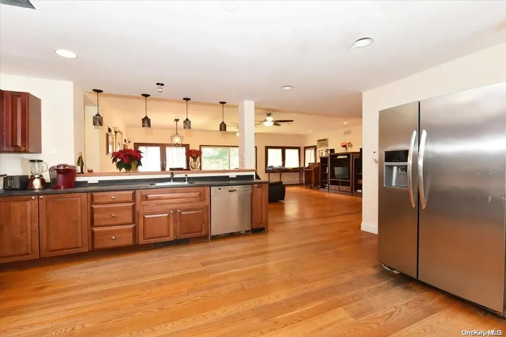 77 Floyd Place East Norwich NY 11732