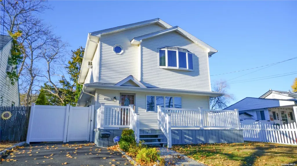 103 Tremont Road Lindenhurst NY 11757
