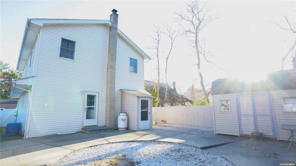 103 Tremont Road Lindenhurst NY 11757