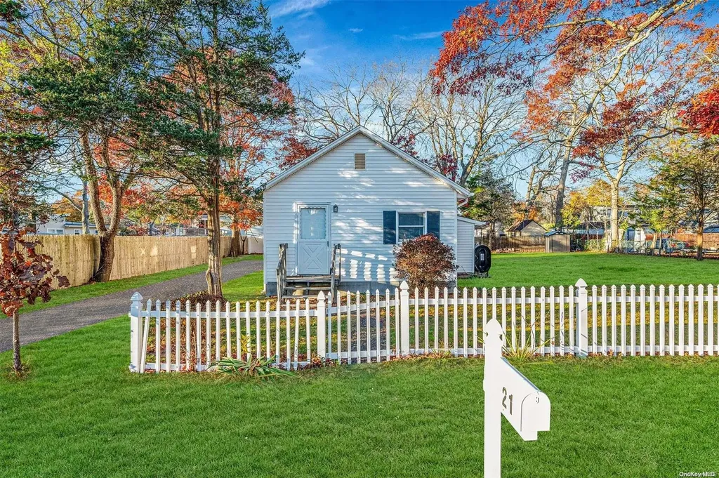 21 Seaford Road Mastic Beach NY 11951