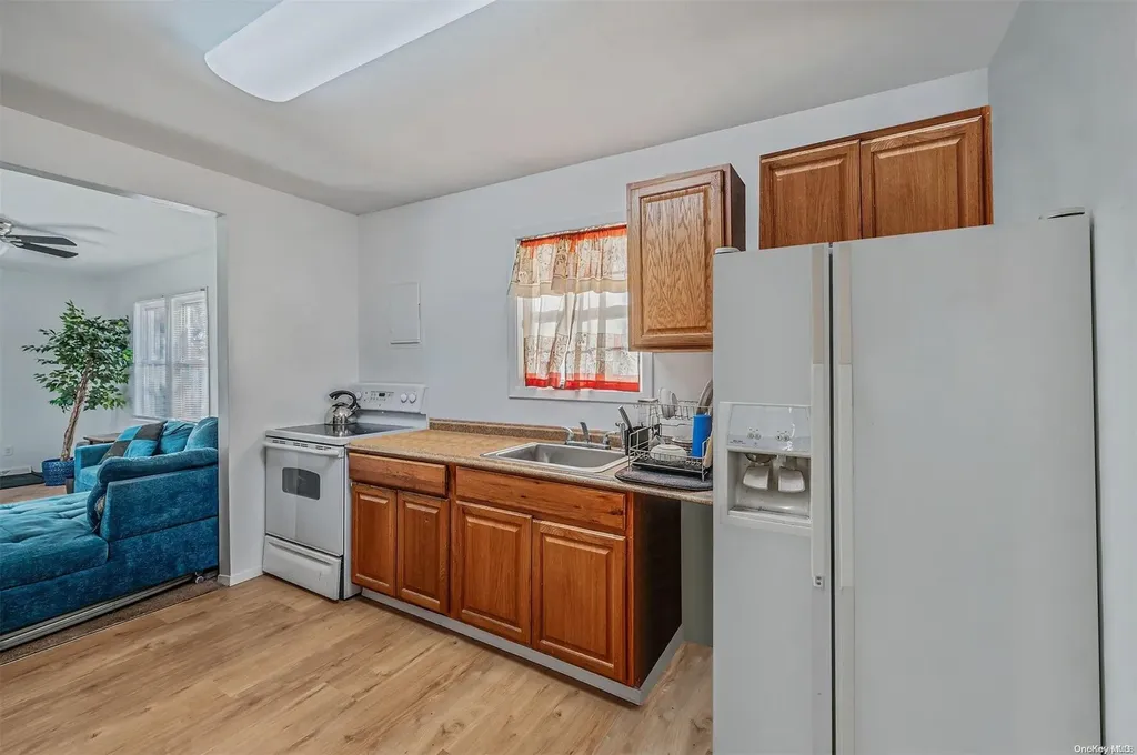 21 Seaford Road Mastic Beach NY 11951