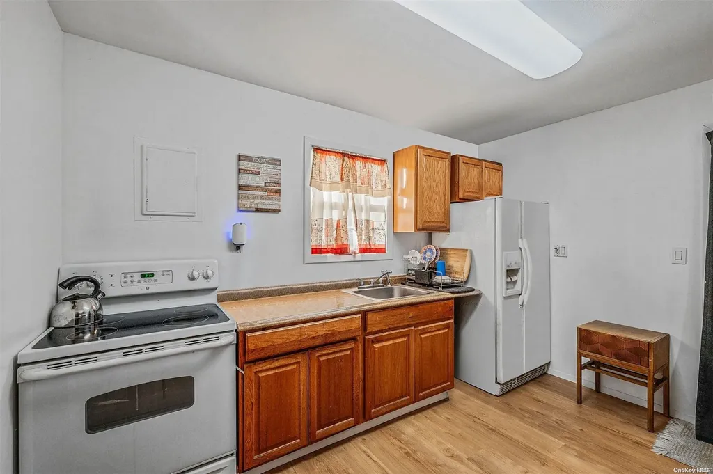 21 Seaford Road Mastic Beach NY 11951