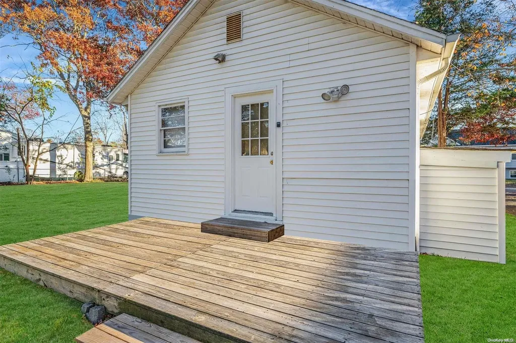 21 Seaford Road Mastic Beach NY 11951