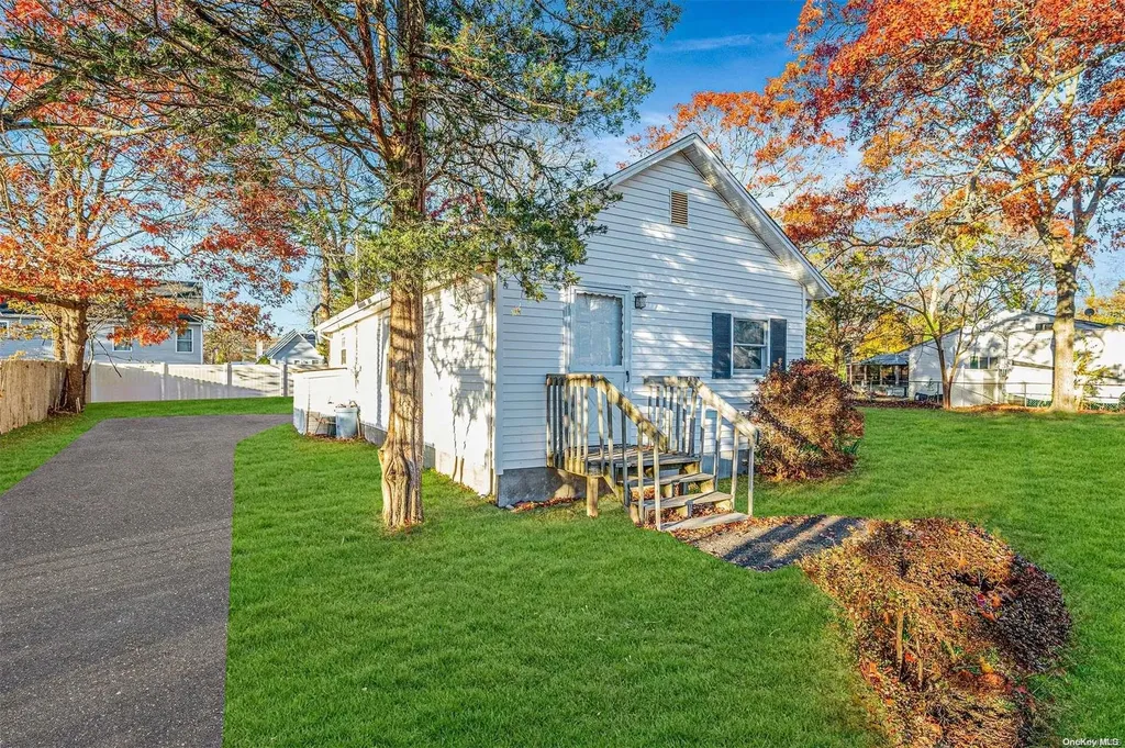 21 Seaford Road Mastic Beach NY 11951