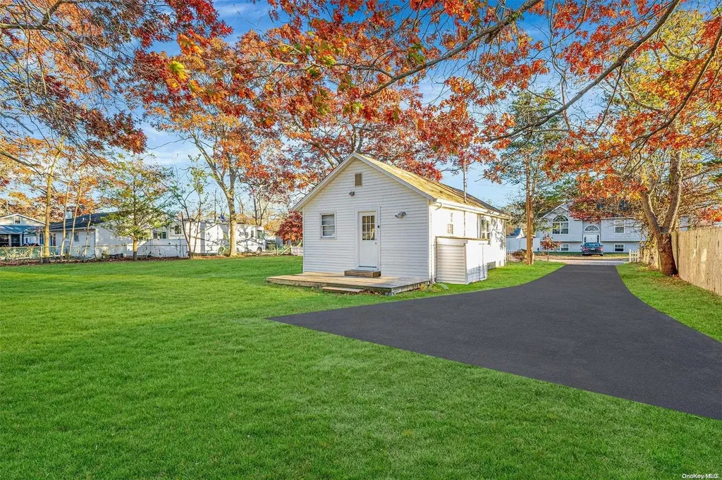 21 Seaford Road Mastic Beach NY 11951