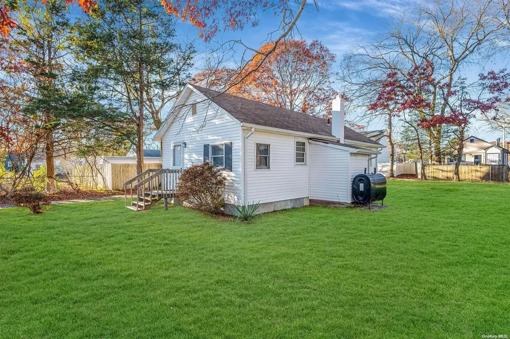 21 Seaford Road Mastic Beach NY 11951