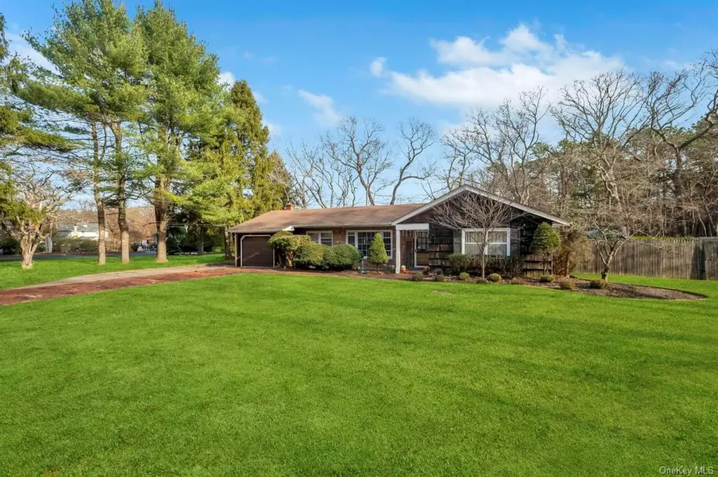 11 Dryden Avenue Coram NY 11727