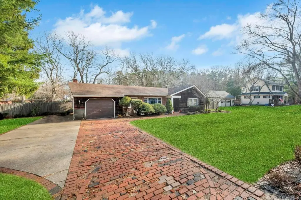 11 Dryden Avenue Coram NY 11727