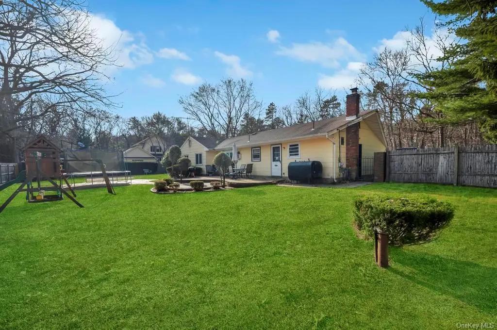 11 Dryden Avenue Coram NY 11727