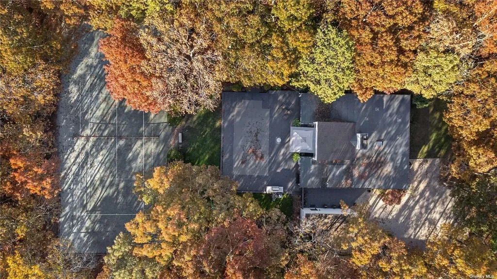 25 N Quarter Road Westhampton NY 11977