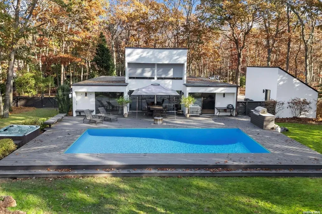 25 N Quarter Road Westhampton NY 11977