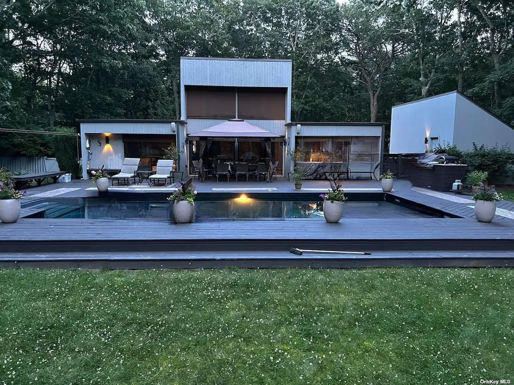 25 N Quarter Road Westhampton NY 11977