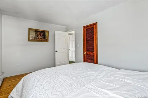 23 Sherbrooke Road West Babylon NY 11704