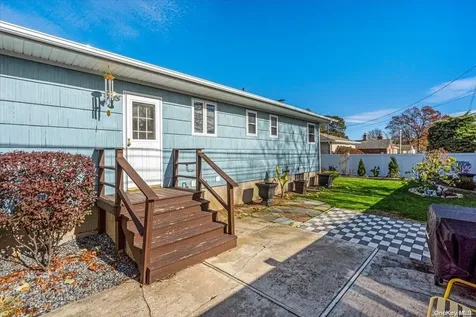 23 Sherbrooke Road West Babylon NY 11704