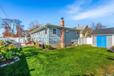 23 Sherbrooke Road West Babylon NY 11704