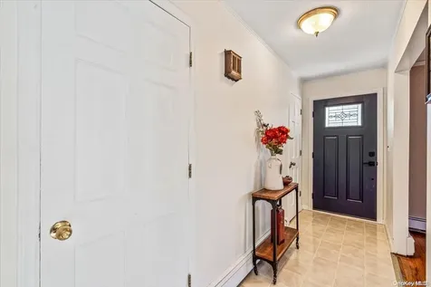 23 Sherbrooke Road West Babylon NY 11704