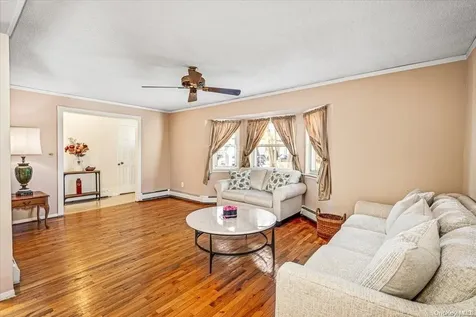 23 Sherbrooke Road West Babylon NY 11704