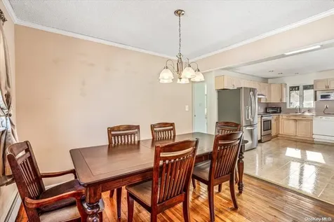 23 Sherbrooke Road West Babylon NY 11704