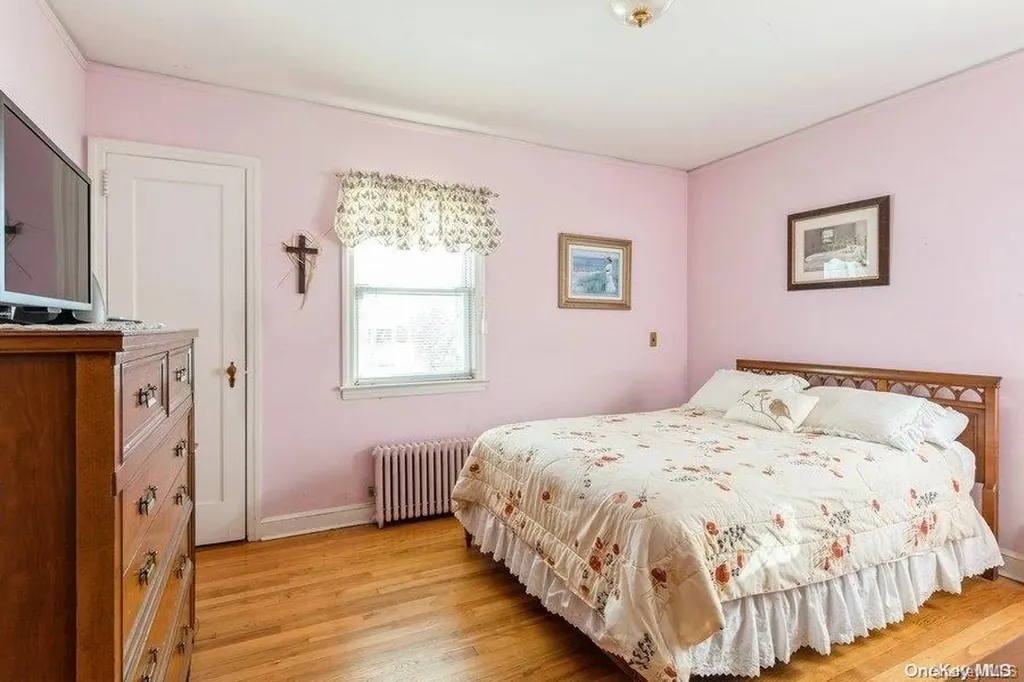 34 Maple Drive New Hyde Park NY 11040