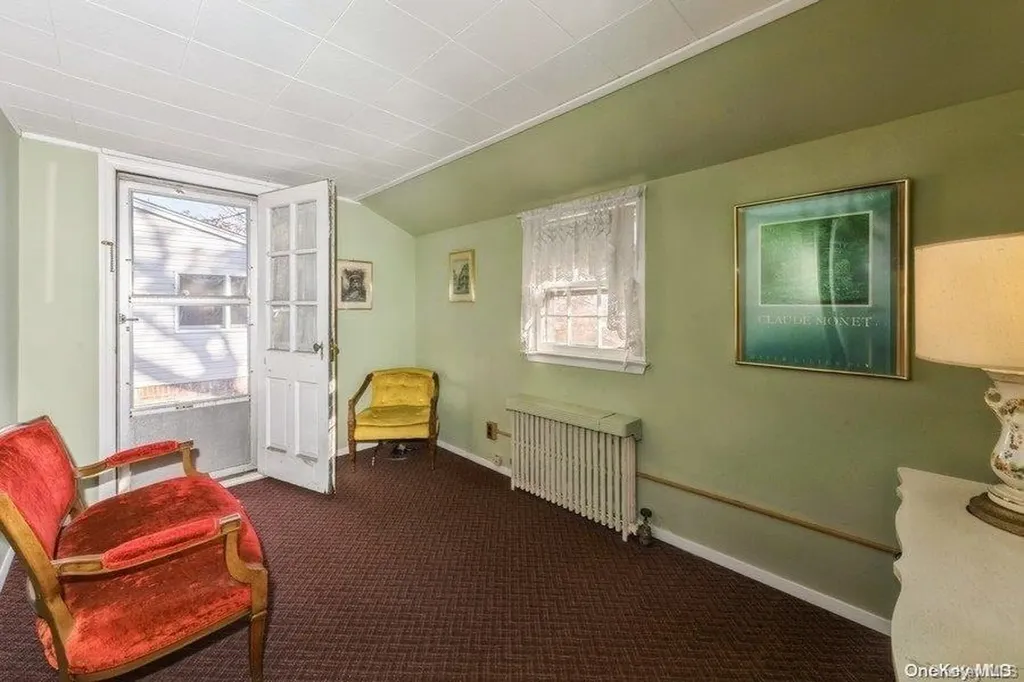 34 Maple Drive New Hyde Park NY 11040