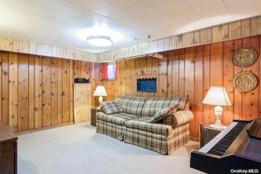 34 Maple Drive New Hyde Park NY 11040