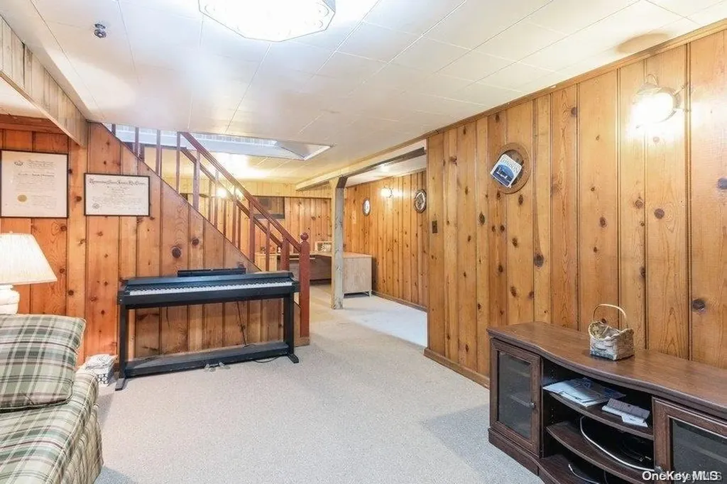 34 Maple Drive New Hyde Park NY 11040