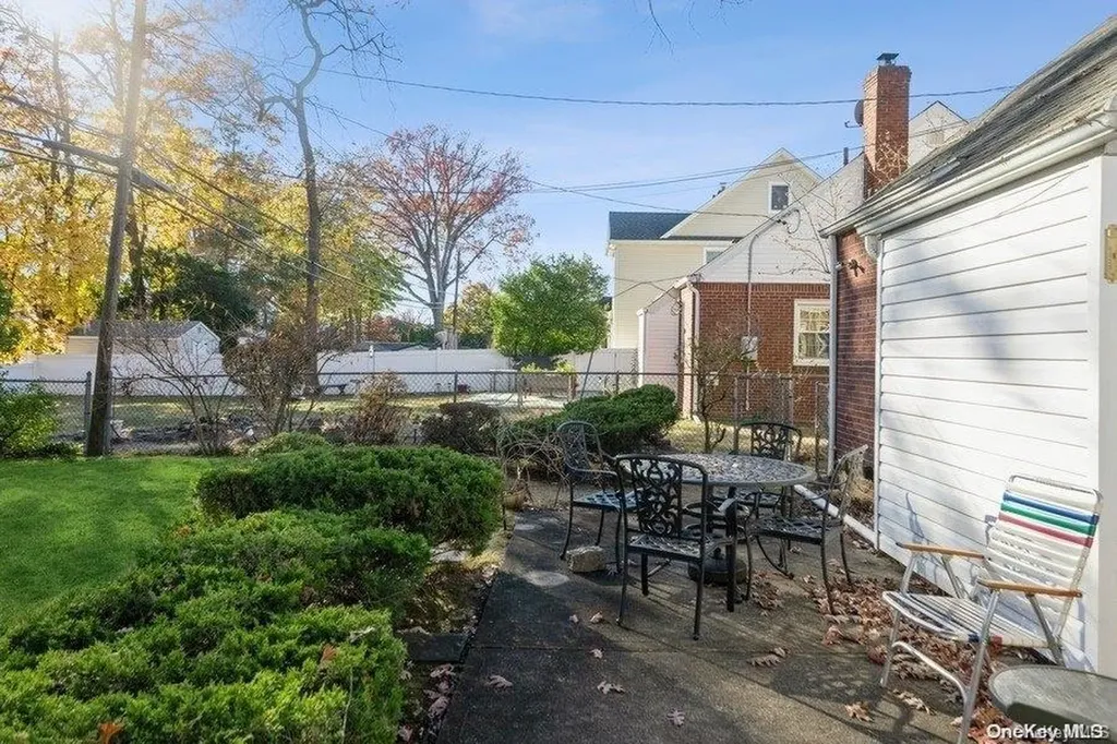 34 Maple Drive New Hyde Park NY 11040