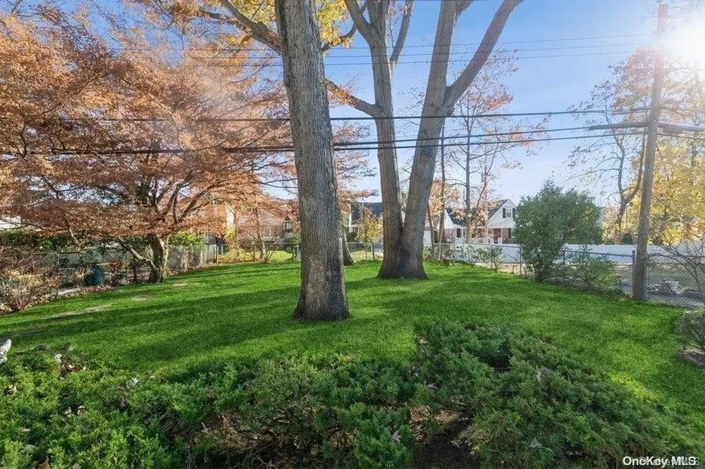 34 Maple Drive New Hyde Park NY 11040