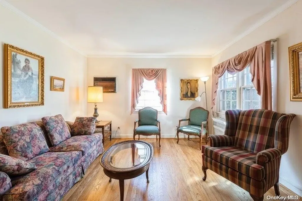 34 Maple Drive New Hyde Park NY 11040